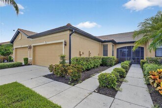 5845 Sunset Falls Dr in Apollo Beach, FL - Building Photo - Building Photo