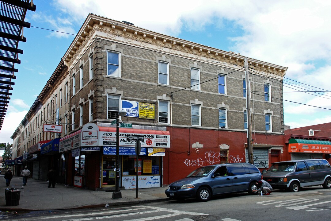 3307 Fulton St in Brooklyn, NY - Foto de edificio