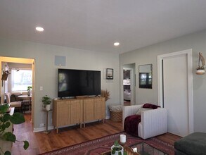 1432 N 70th St in Wauwatosa, WI - Building Photo - Building Photo