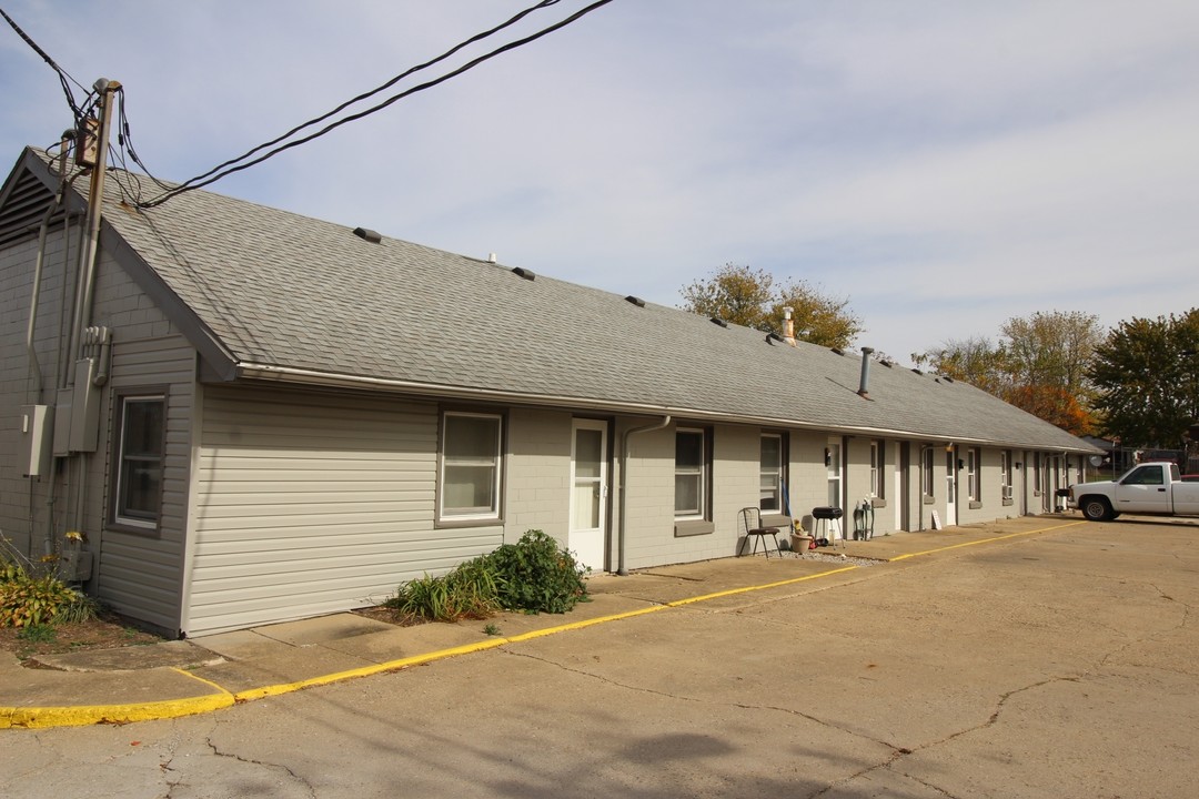 105-107 S Morris St in Lexington, IL - Building Photo