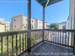 71 Merriam St, Unit 2 in Somerville, MA - Foto de edificio - Building Photo