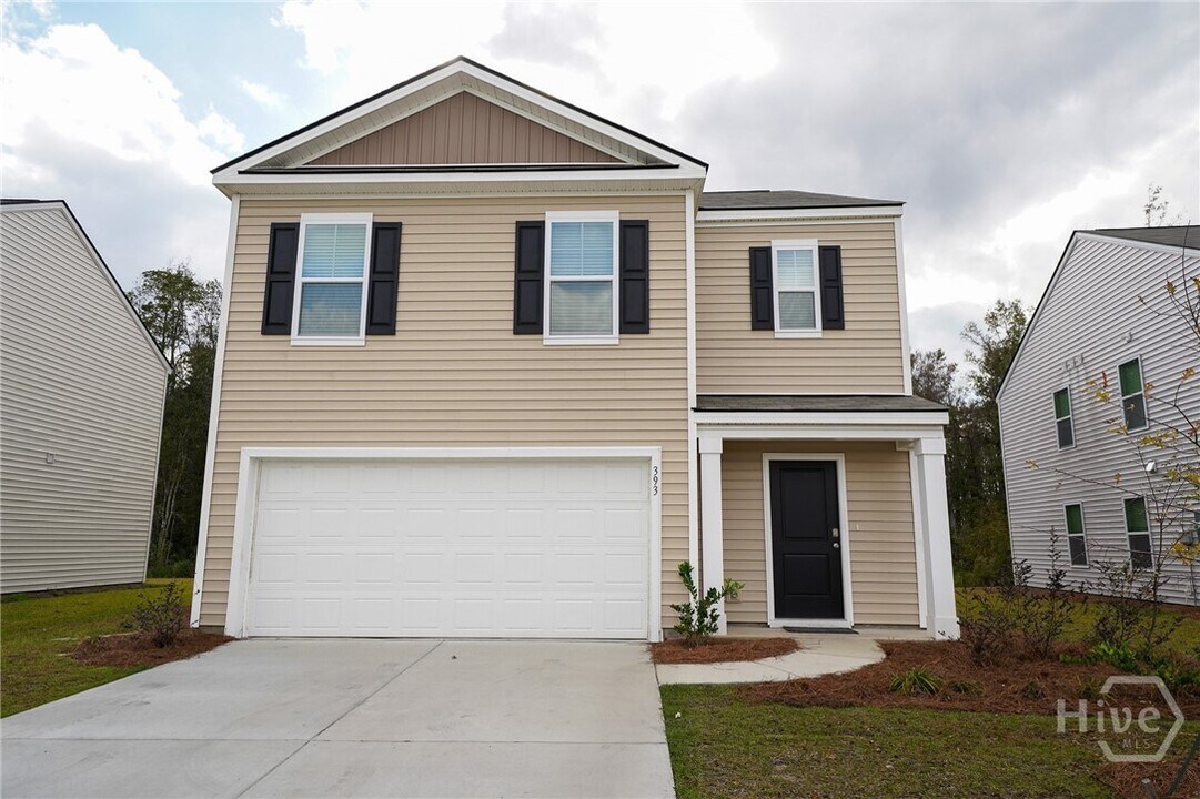 393 Coconut Dr in Bloomingdale, GA - Building Photo