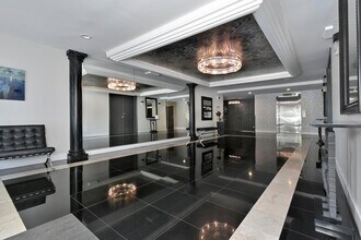 1351 N Crescent Heights Blvd, Unit 114 in West Hollywood, CA - Building Photo - Building Photo