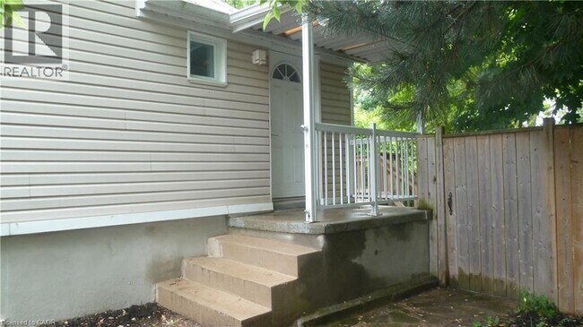 6 Grenville Ave in Kitchener, ON - Building Photo - Building Photo