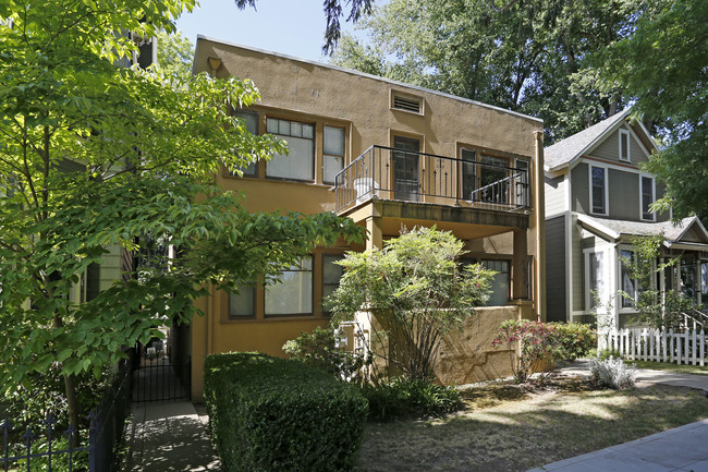 2304 H St in Sacramento, CA - Building Photo - Building Photo