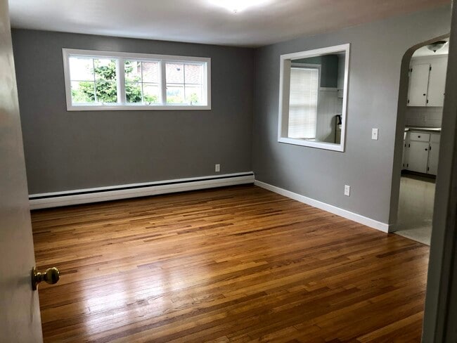 236 Mapleton St in Cranston, RI - Building Photo - Building Photo