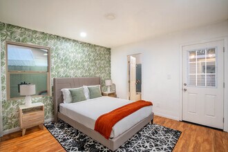 6203 Thorn St in San Diego, CA - Foto de edificio - Building Photo