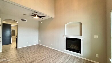 633 Pete Payan Dr in El Paso, TX - Foto de edificio - Building Photo
