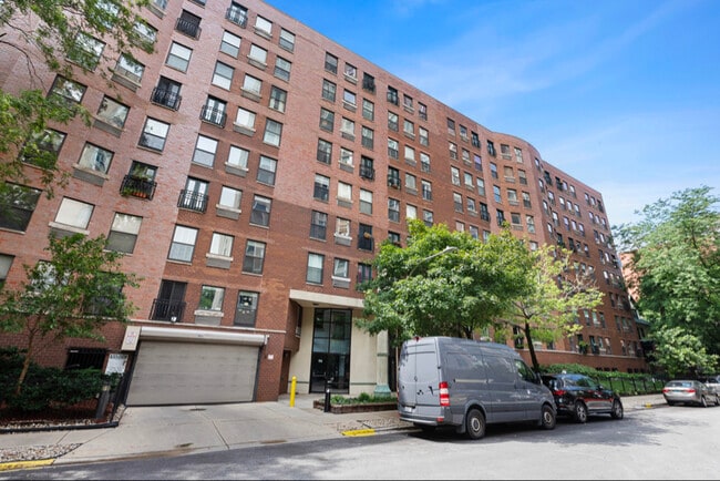 property at 711 W Gordon Terrace