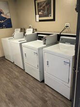 1521 E Canfield Ln-Unit -9 in Anaheim, CA - Foto de edificio - Building Photo