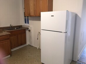201 13th St-Unit -205 1st floor in Watervliet, NY - Building Photo - Building Photo