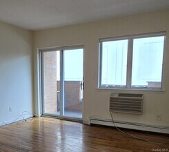 29-17 31st Ave in New York, NY - Foto de edificio - Building Photo