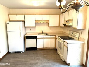 23 Warsaw Ave in Mechanicville, NY - Building Photo - Building Photo