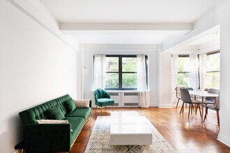 340 E 52nd St in New York, NY - Building Photo - Building Photo