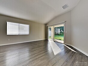 31420 Triborough Dr in Wesley Chapel, FL - Foto de edificio - Building Photo