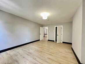 74 Baldwin Ave, Unit 3 in Jersey City, NJ - Building Photo - Building Photo