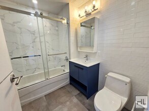1-Bedroom with Huge Private Terrace – Mode in Queens, NY - Building Photo - Building Photo