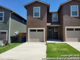6327 Luglio Ln in San Antonio, TX - Building Photo