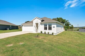 1031 Rently St in Prairie Grove, AR - Building Photo - Building Photo