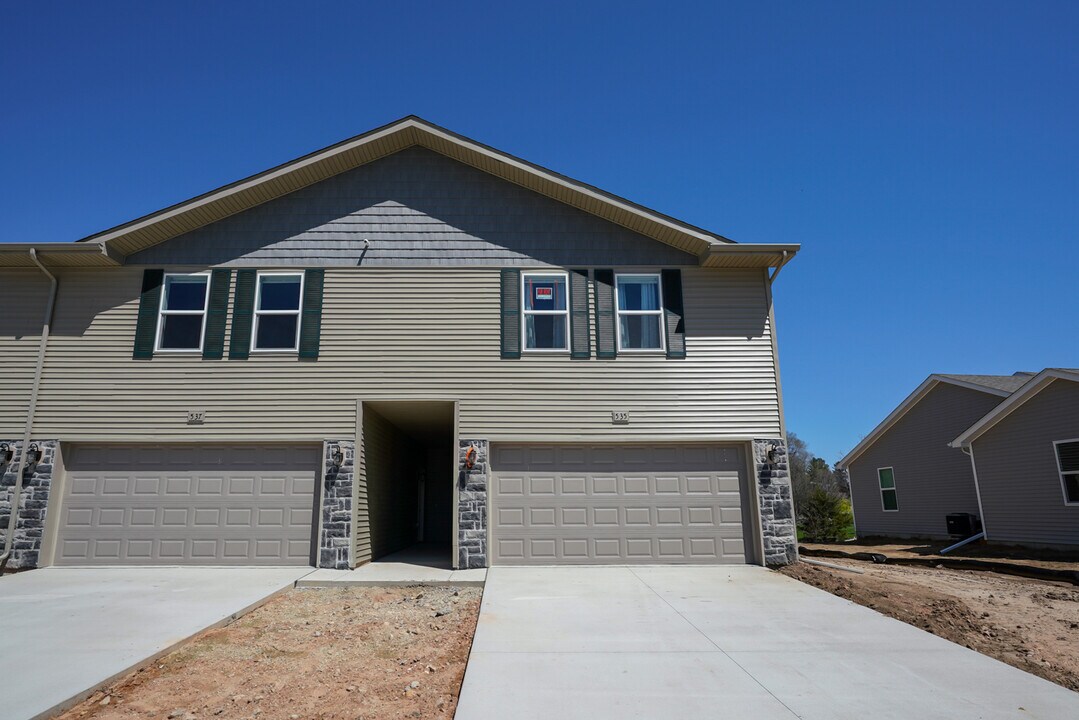 639 McKay Way in Waterloo, WI - Building Photo