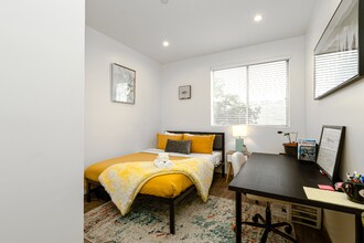 953 Normandie Ave-Unit -204 in Los Angeles, CA - Building Photo - Building Photo
