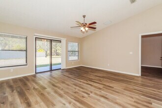 498 John's Creek Pkwy in St. Augustine, FL - Foto de edificio - Building Photo