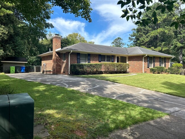 5941 Wintergreen Dr in Raleigh, NC - Foto de edificio - Building Photo