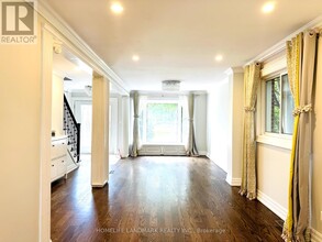 125 Bannatyne Dr in Toronto, ON - Building Photo - Building Photo