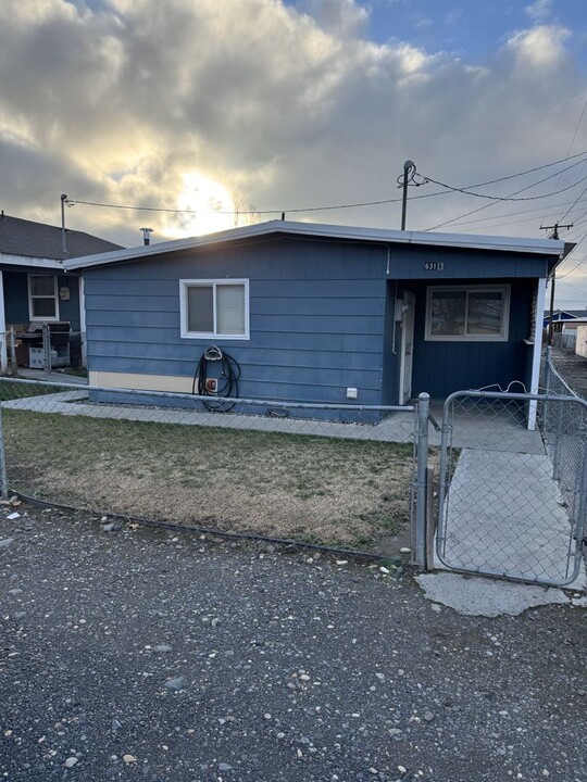 631 8th St in Umatilla, OR - Building Photo