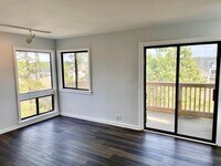 1025 Plantation Dr W photo'