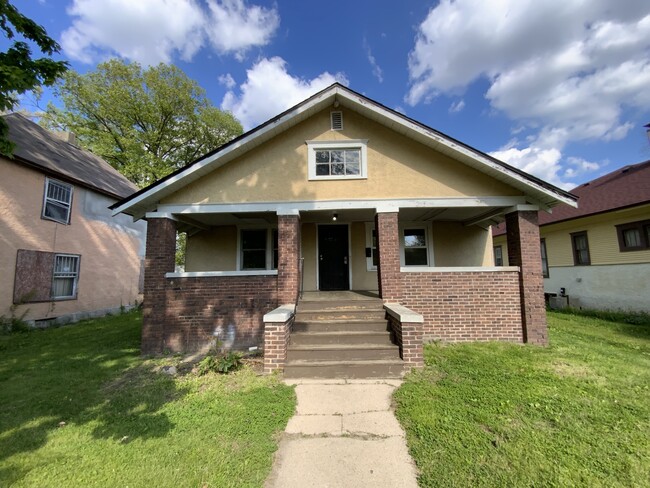 property at 1009 Grant St