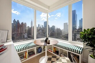 348 W 36th St.-Unit -31H in New York, NY - Building Photo - Building Photo