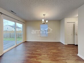 2993 Seasons Dr in Greenwood, IN - Foto de edificio - Building Photo