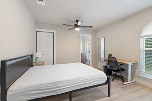 1910 N Floyd Rd, Unit 1910 in Richardson, TX - Building Photo