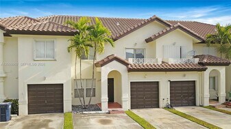 10921 NW 88th Terrace in Doral, FL - Building Photo