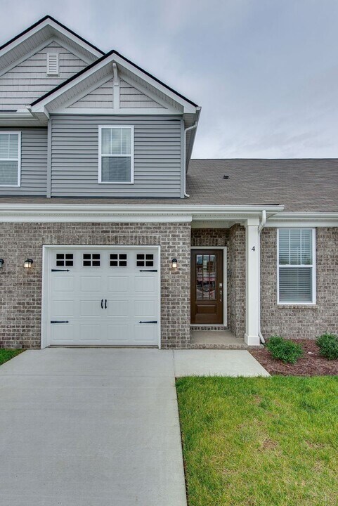 364 Casper Dr in Spring Hill, TN - Foto de edificio