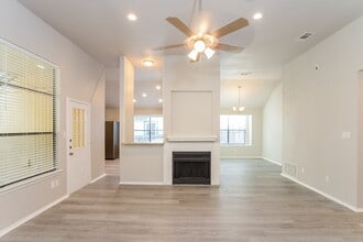 7422 Silent Hills in San Antonio, TX - Building Photo - Building Photo