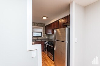 696 Elm Pl, Unit 105 in Highland Park, IL - Foto de edificio - Building Photo