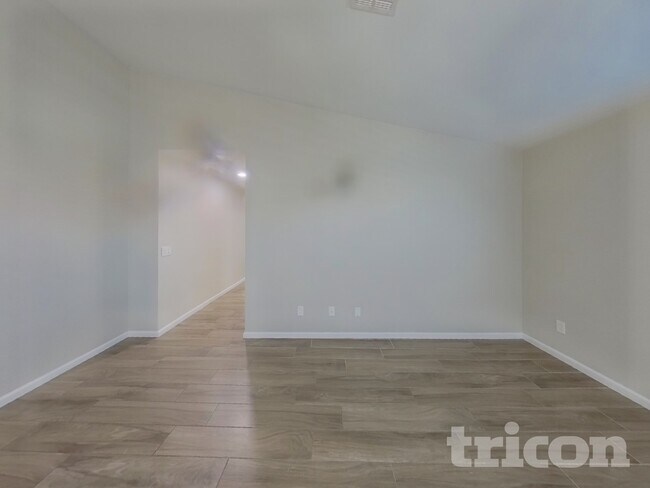 2854 E Roeser Rd in Phoenix, AZ - Building Photo - Building Photo