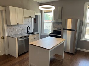 154 12th Ave NE, Unit 2 in Minneapolis, MN - Building Photo - Building Photo