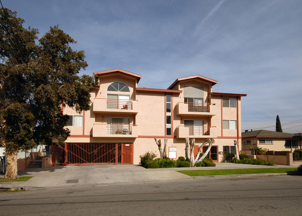 Toland Way Apartments in Eagle Rock, CA - Building Photo