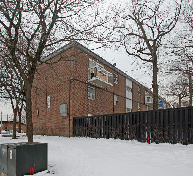 43-95 Firvalley Crt in Toronto, ON - Building Photo - Building Photo