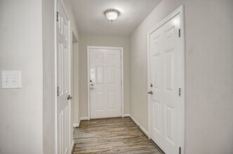 1106 Eaglewood Dr in Virginia Beach, VA - Building Photo - Building Photo