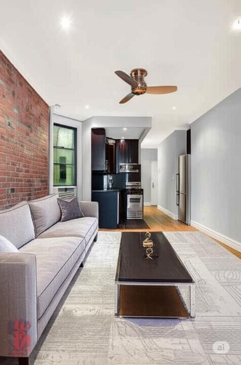 250 Mott St in New York, NY - Building Photo