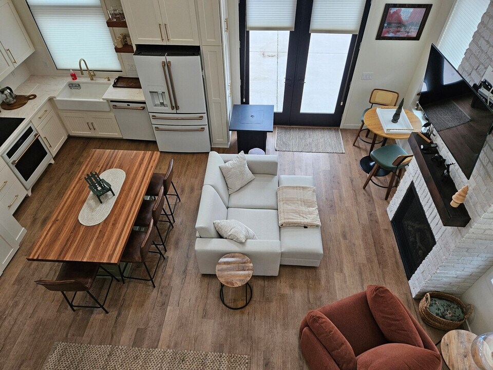 5913 Lake Edge Rd in McFarland, WI - Building Photo