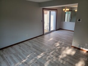 224 E Woodlawn Rd in New Lenox, IL - Building Photo - Building Photo