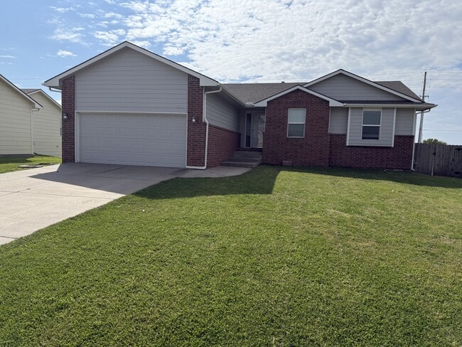 property at 816 S Longbranch Dr