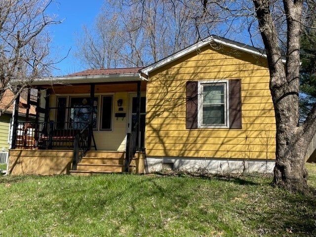 property at 213 E Vermilya Ave