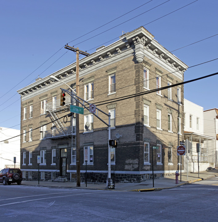 1700-1702 Kerrigan Ave in Union City, NJ - Foto de edificio