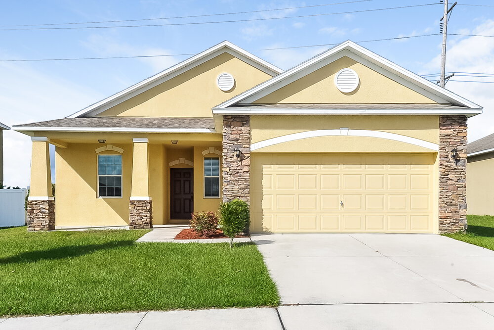 1806 Eagle Pines Circle in Eagle Lake, FL - Building Photo